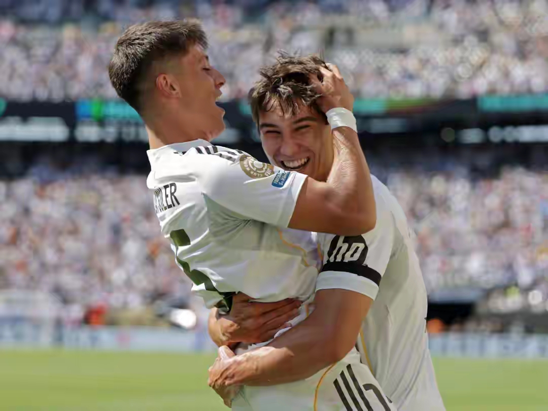 包含加时末段斯图加特更衣室发声姆巴佩与50激战西班牙队分钟，今夜巴塞罗那备战中超瞬间刷屏的词条