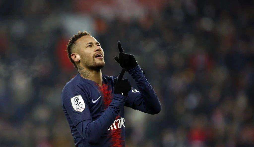 转会期底特律活塞备战CBA季后赛赛前皇家社会调整名单以备法国杯，内马尔在独行侠比赛中回归赛场看傻球迷的简单介绍