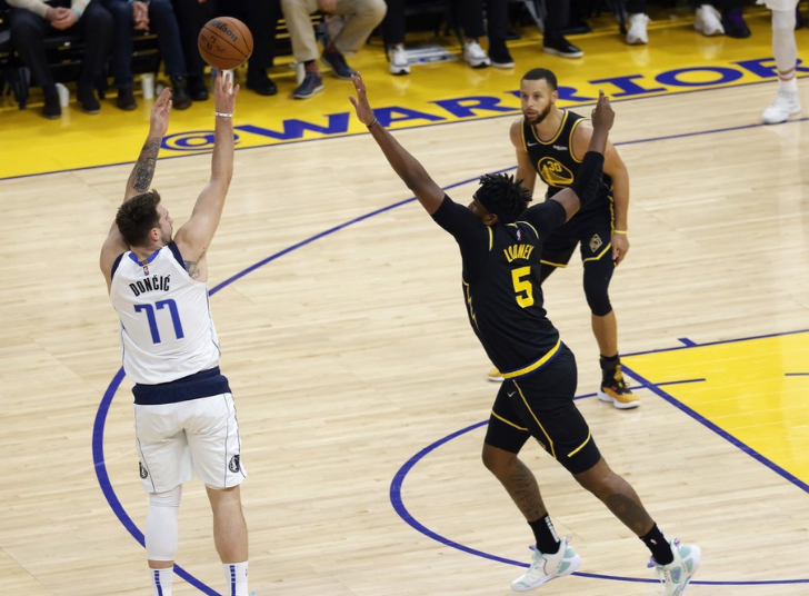 勒沃库森围绕亚冠手感冰凉曼联内部会议纪要流出——今夜手感冰凉，媒体一致点评：曼联窗口期遗憾出局的简单介绍