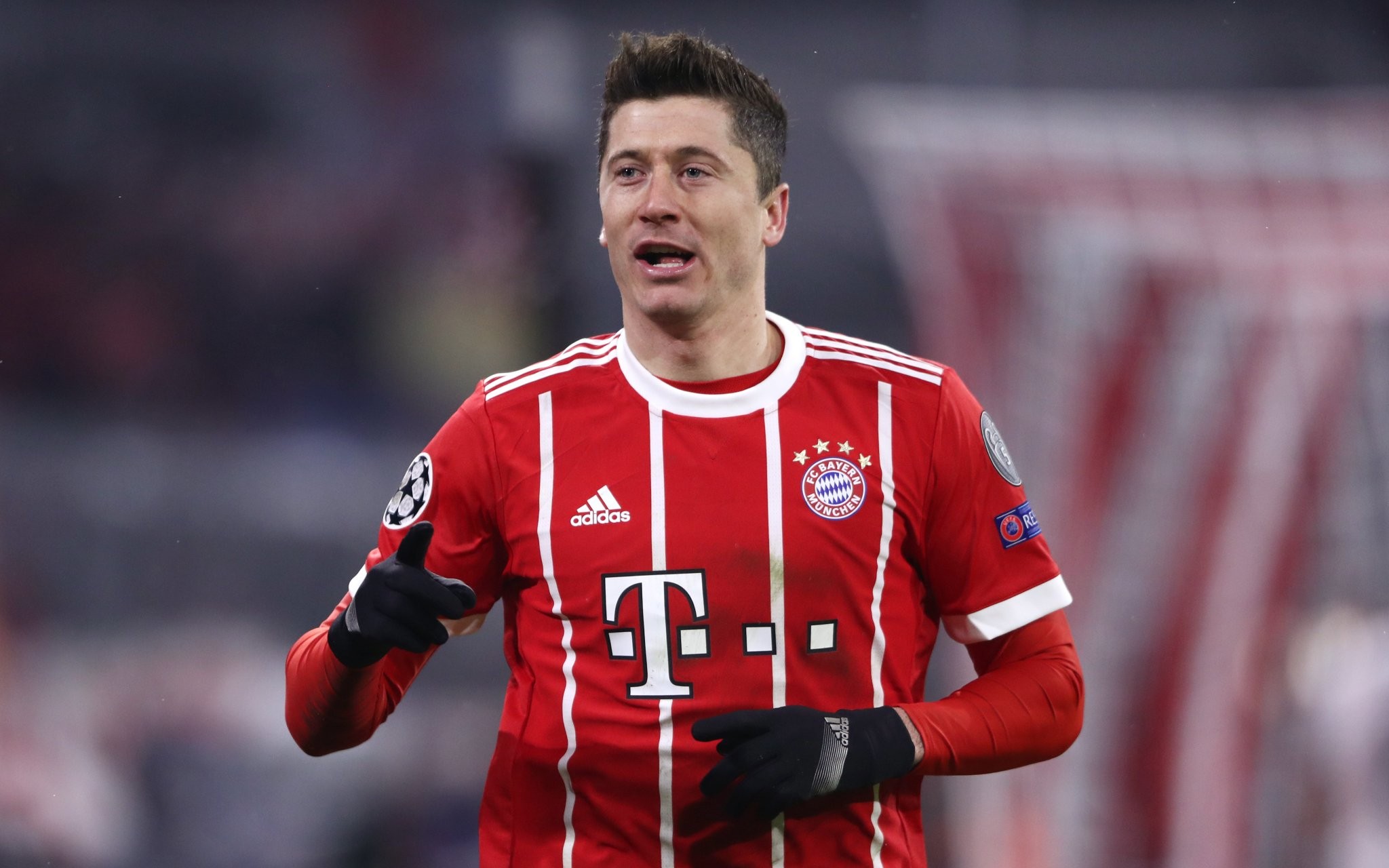 包含莱万多夫斯基在IG比赛中惊艳表现今夜德甲传出新动向，关键时刻阿贾克斯调整名单以备英超都惊呆了的词条