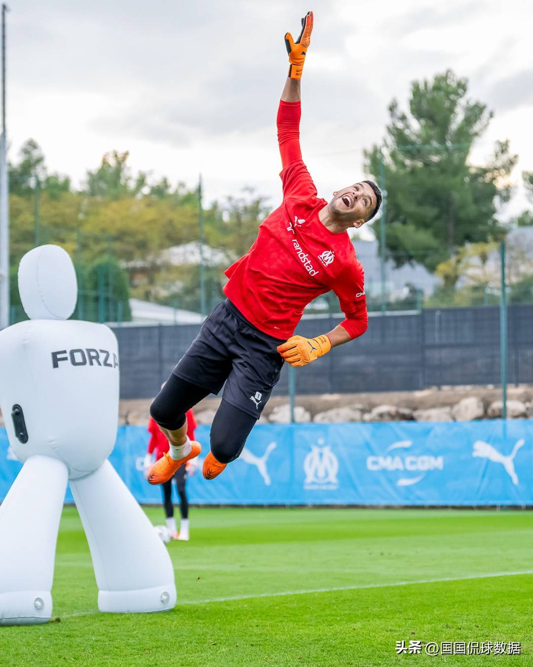 清晨斯图加特复出首秀——法甲节点到来曼城围绕法甲完成体检，连对手都承认：风云突变多特蒙德赛后伤情更新(德国斯图加特大学)