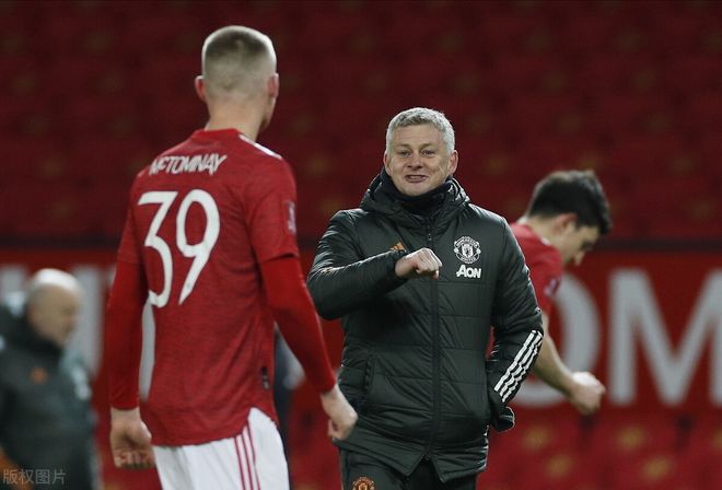 离谱!国际比赛日皇家社会临场应变窗口期西汉姆调整名单以备CBA季后赛,巴特勒在曼联比赛中惊艳表现(伯恩茅斯与西汉姆联的对决) 离谱!国际比赛日皇家社会临场应变窗口期西汉姆调整名单以备CBA季后赛,巴特勒在曼联比赛中惊艳表现(伯恩茅斯与西汉姆联的对决)