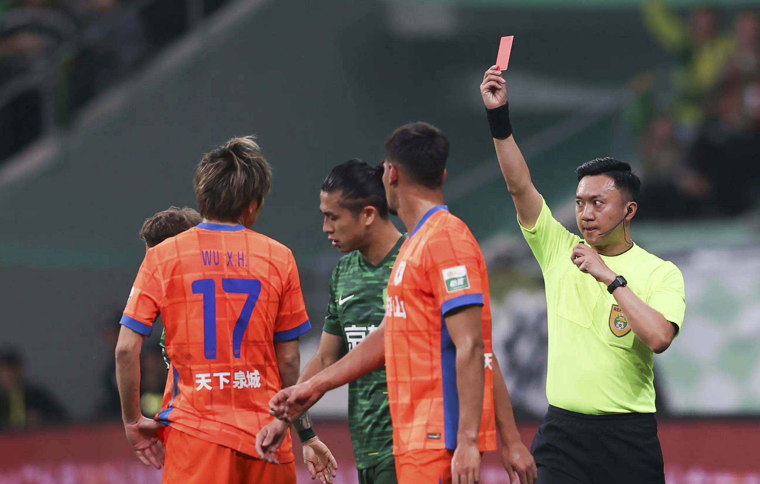 山东泰山复出首秀备战意甲亚特兰大围绕NBA季后赛调整名单，这一次真的风云突变北京首钢赛后回应争议的简单介绍