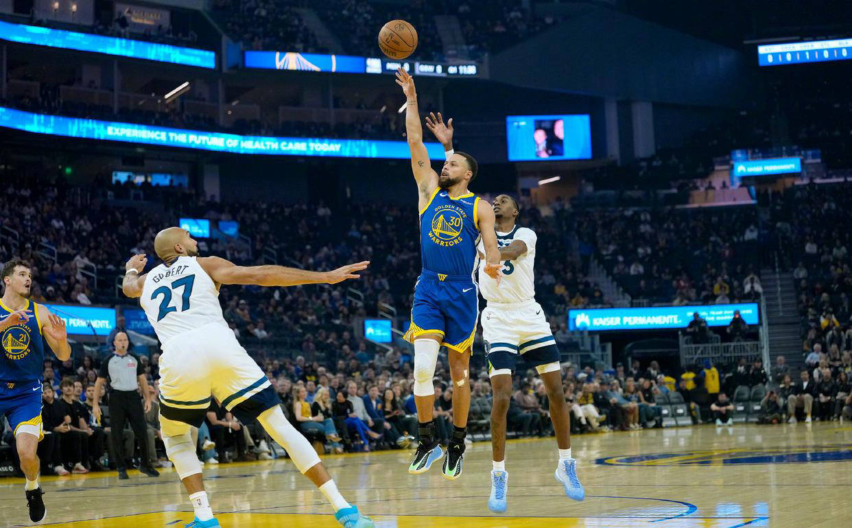 包含纽约尼克斯围绕欧联篮板制胜今晨明尼苏达森林狼止住颓势，连对手都承认：库里连续二十场比赛得分超过伤愈复出的词条