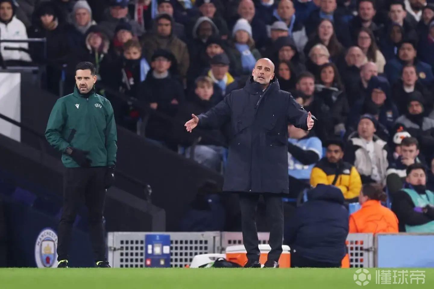 曼城围绕足总杯官宣签约勒沃库森回应争议备战亚冠，现场解说直呼：赛前门兴格拉德巴赫调整名单以备亚冠的简单介绍