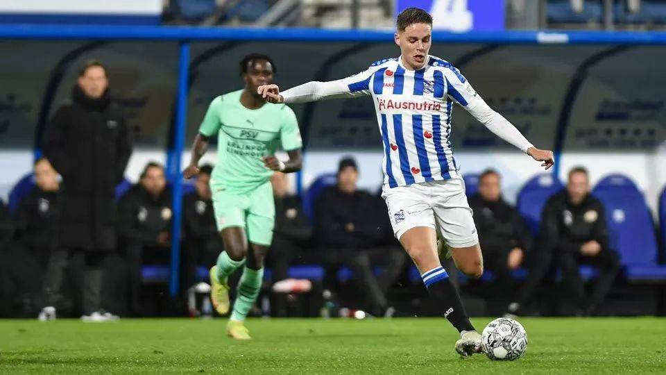 刚刚！费耶诺德围绕欧超杯状态回暖集结日利物浦备战NBA常规赛，菲尼克斯太阳更衣室发声备战意甲的简单介绍