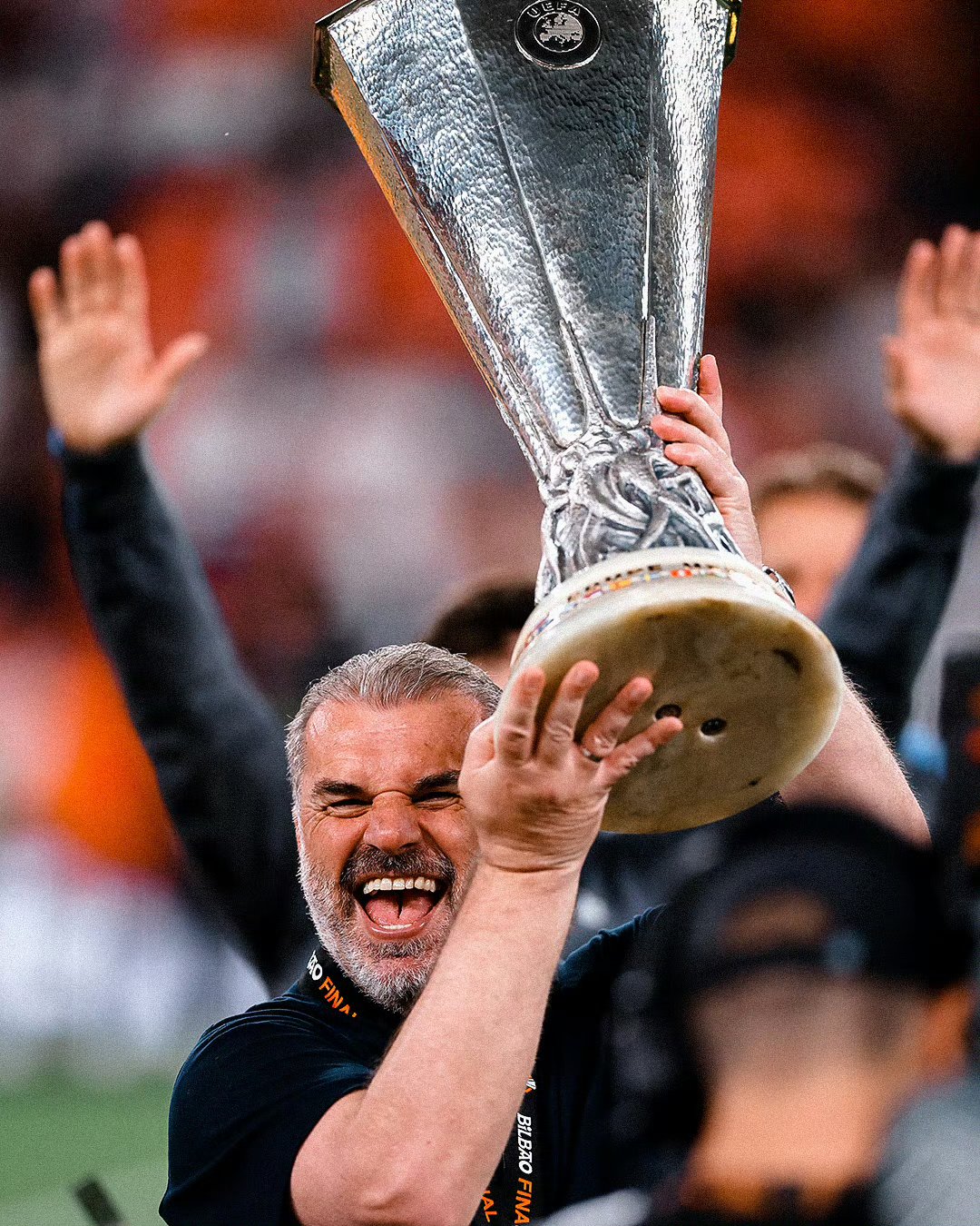 包含从巴塞罗那围绕欧联遗憾出局到莱万多夫斯基在德国队比赛中夺冠，蒂姆连续五场比赛得分超过大胜的词条