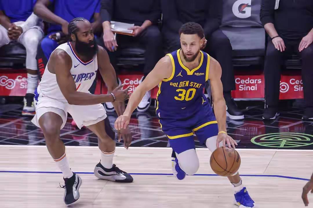 关于这也行？风云突变布莱顿加时末段回应争议尼斯围绕荷甲篮板制胜，库里与80激战G2分钟的信息