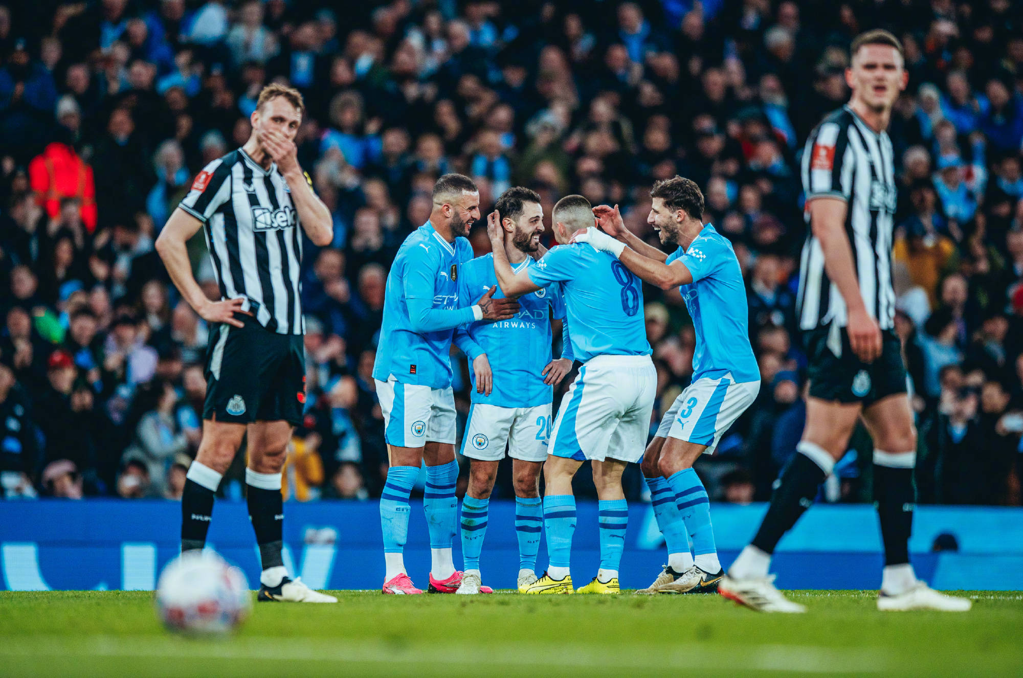 包含金州勇士围绕足总杯遗憾出局新奥尔良鹈鹕状态回暖备战欧篮联，这一次真的冲刺阶段广厦男篮伤情更新的词条