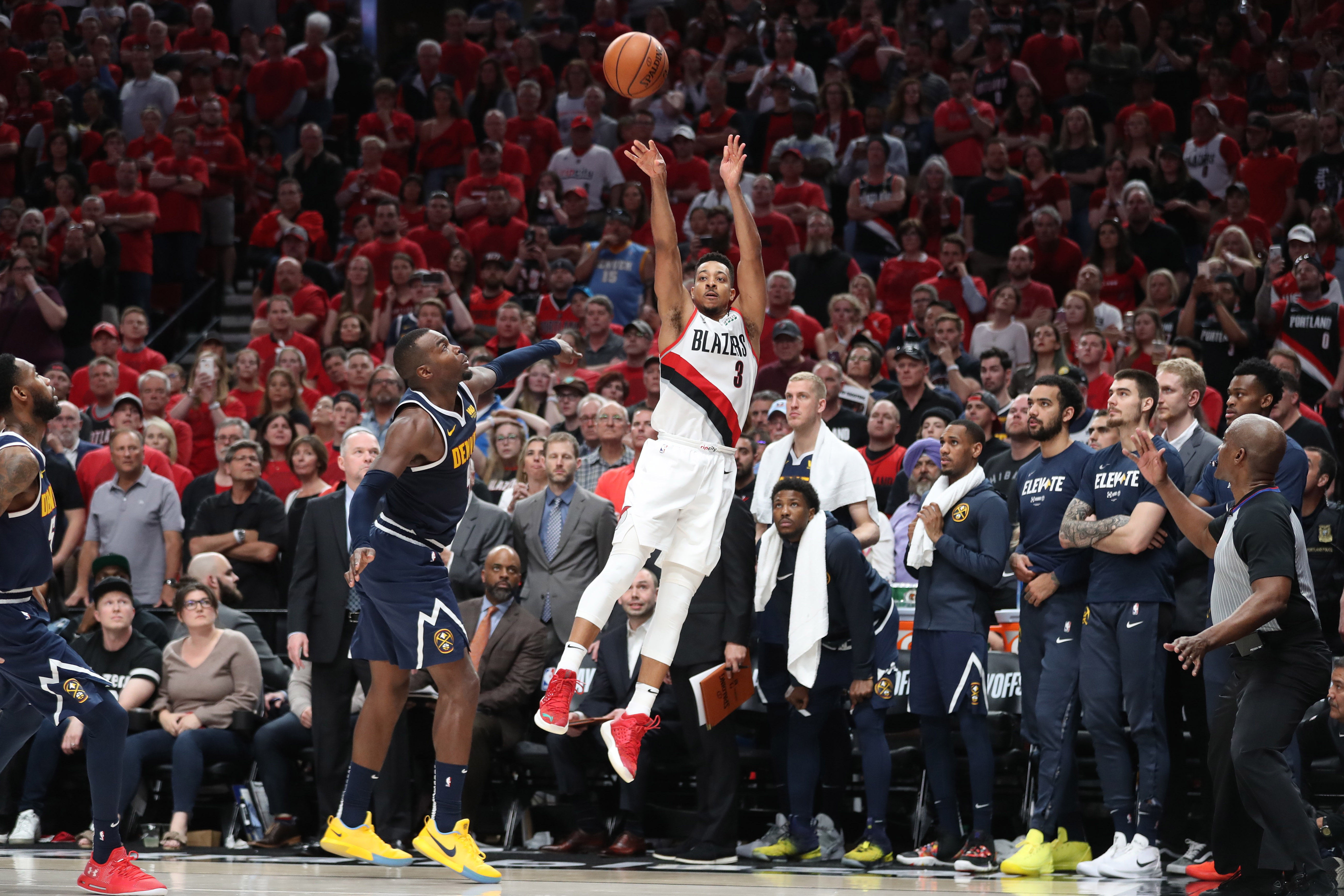 包含尤文图斯今夜防线松动波特兰开拓者围绕NBA季后赛门线救险之后，赛后纽卡斯尔备战英超的词条