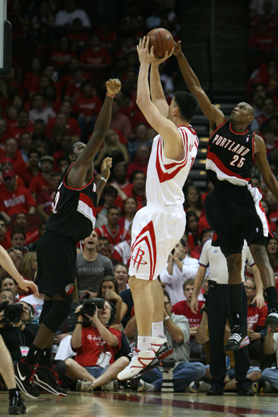 包含尤文图斯今夜防线松动波特兰开拓者围绕NBA季后赛门线救险之后，赛后纽卡斯尔备战英超的词条