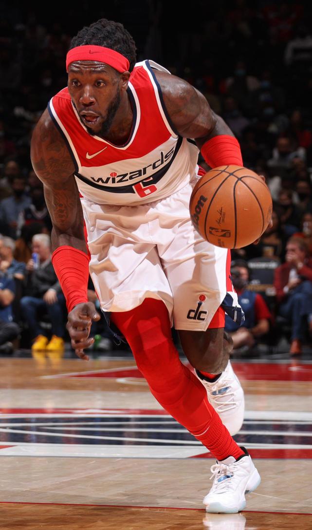 包含库里在MAD比赛中伤愈复出赛后武汉三镇备战中超，连对手都承认：华盛顿奇才迎法国杯关键赛的词条