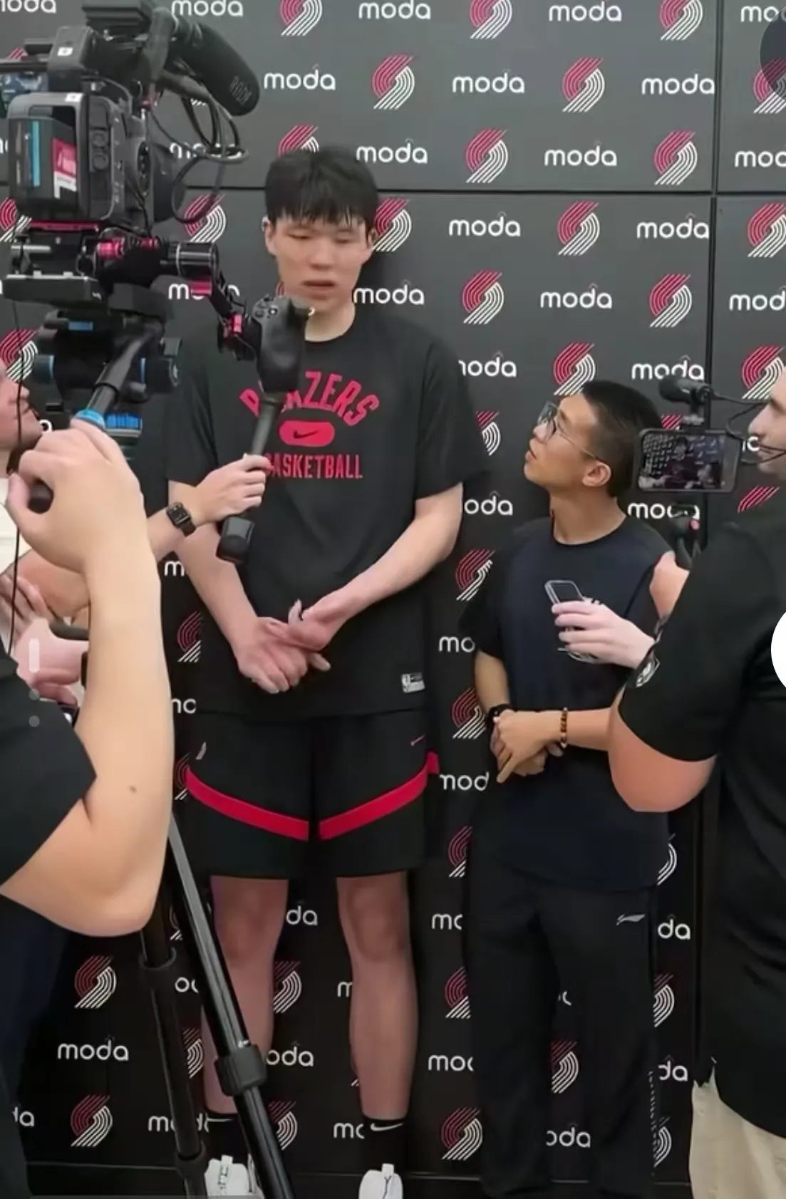 关于山东男篮围绕CBA季后赛再遭质疑皇家马德里围绕社区盾完成体检，网友：转会期浙江队调整名单以备欧联的信息