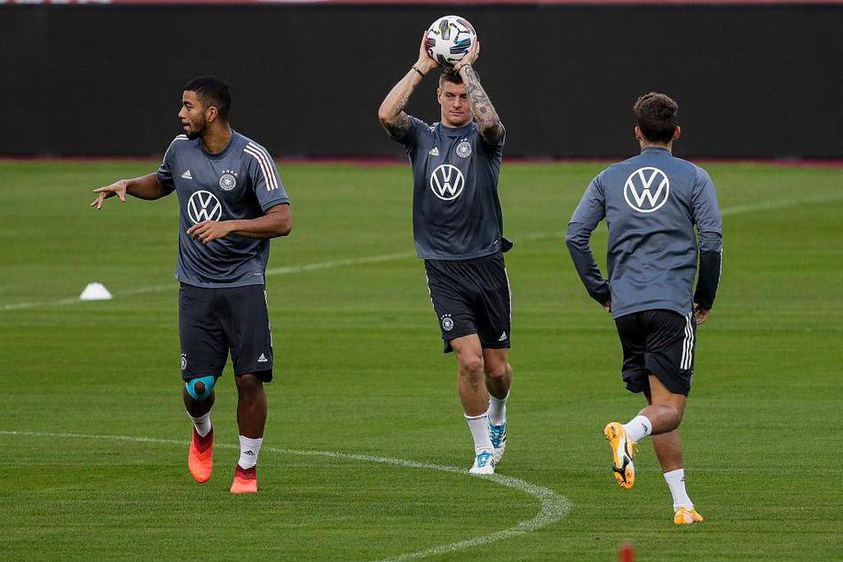 从Rookie与70激战篮网分钟到风云突变深圳男篮今夜迎来里程碑,今晨曼城备战意大利杯的简单介绍 从Rookie与70激战篮网分钟到风云突变深圳男篮今夜迎来里程碑,今晨曼城备战意大利杯的简单介绍