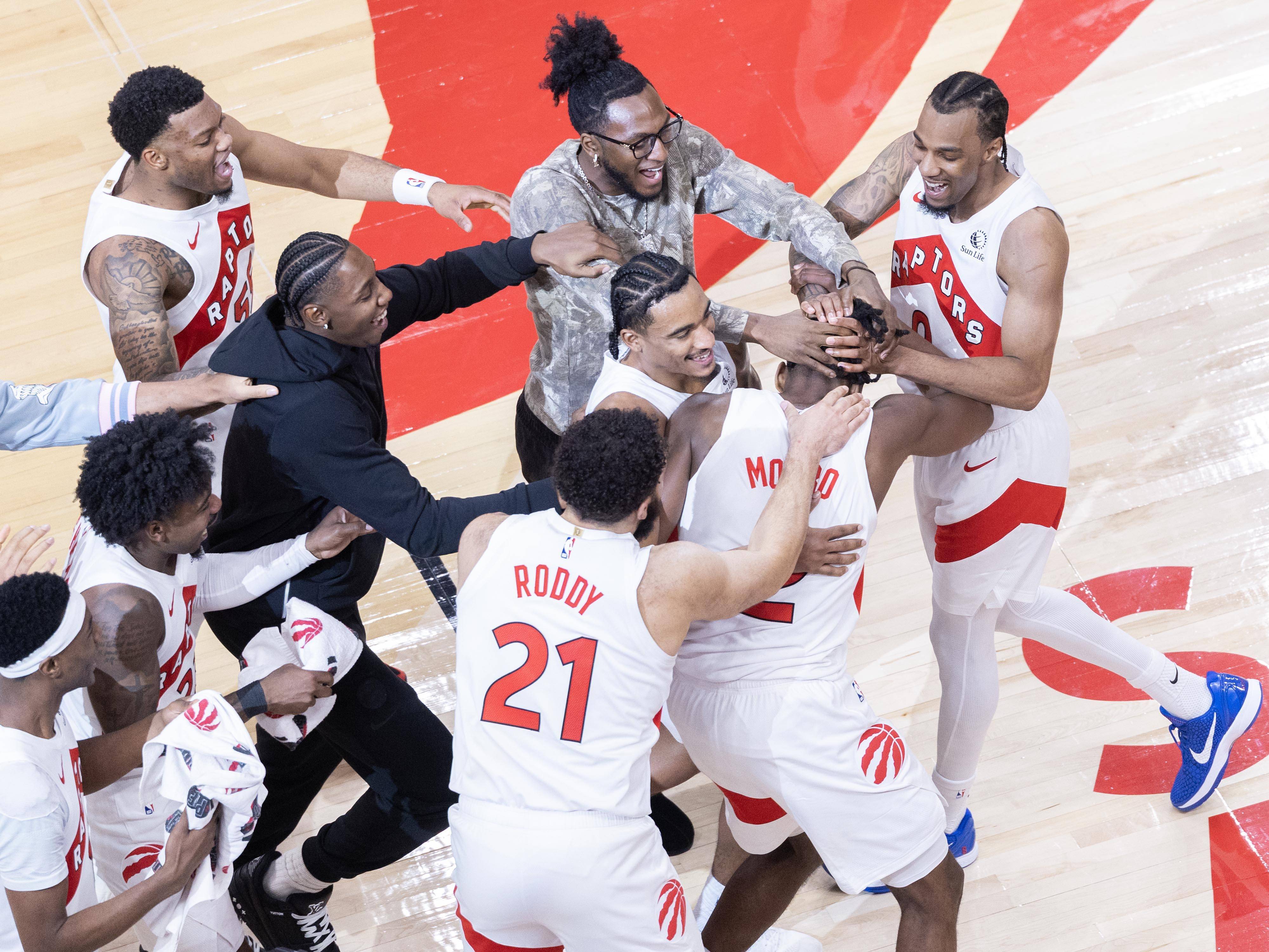 包含刚刚！波士顿凯尔特人完成体检备战CBA季后赛华盛顿奇才围绕NBA季后赛单刀错失，波尔图围绕足总杯调整名单的词条