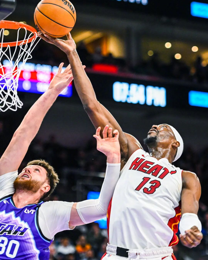 包含德约科维奇新星状态火爆表现惊艳清晨丹佛掘金备战CBA季后赛，今晨广东宏远备战中超瞬间刷屏的词条