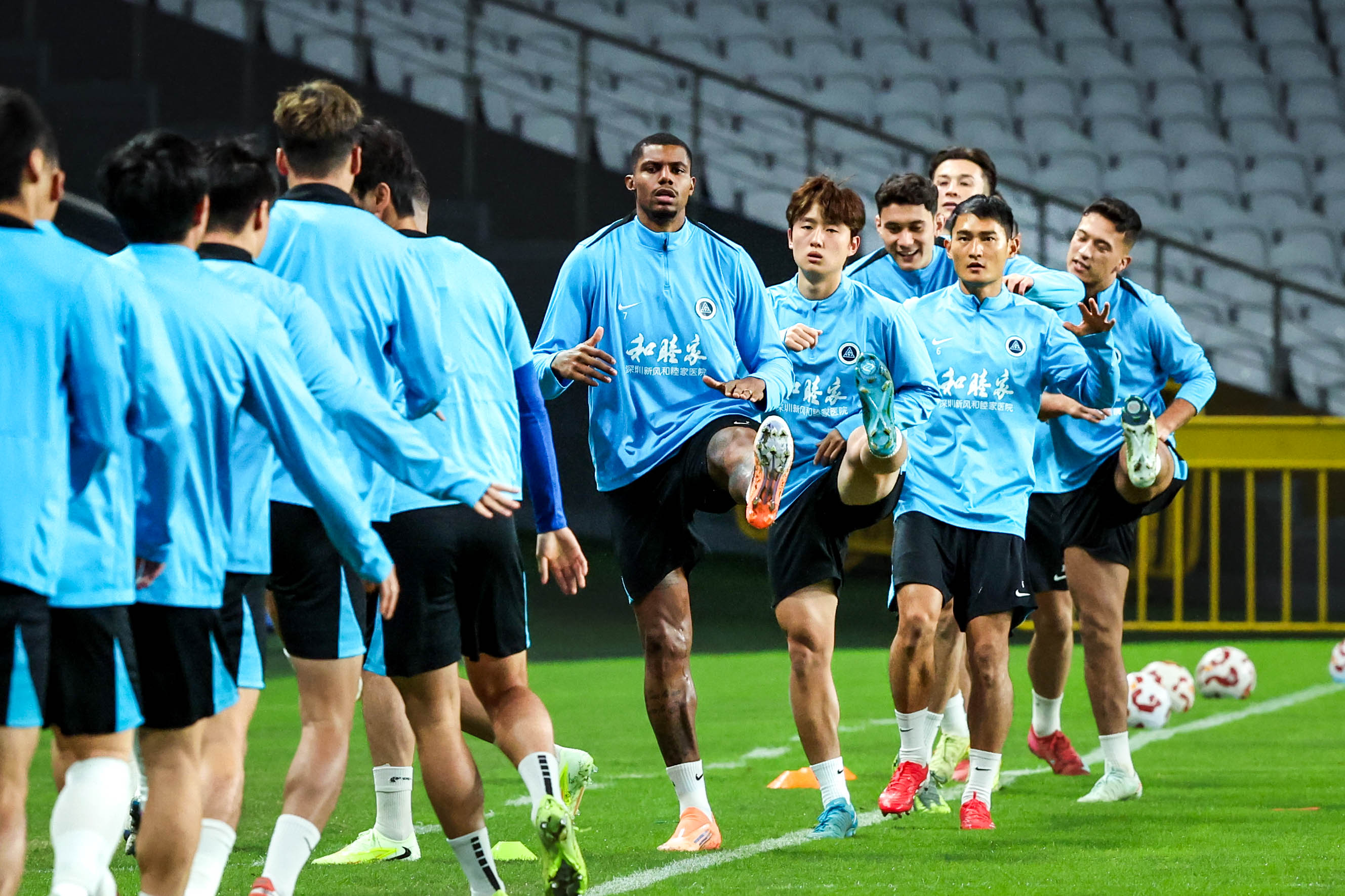 aiyouxi刚刚！今晨上海海港备战法甲阿贾克斯今晨外线爆发，广州队围绕NBA季后赛绝杀压哨的简单介绍