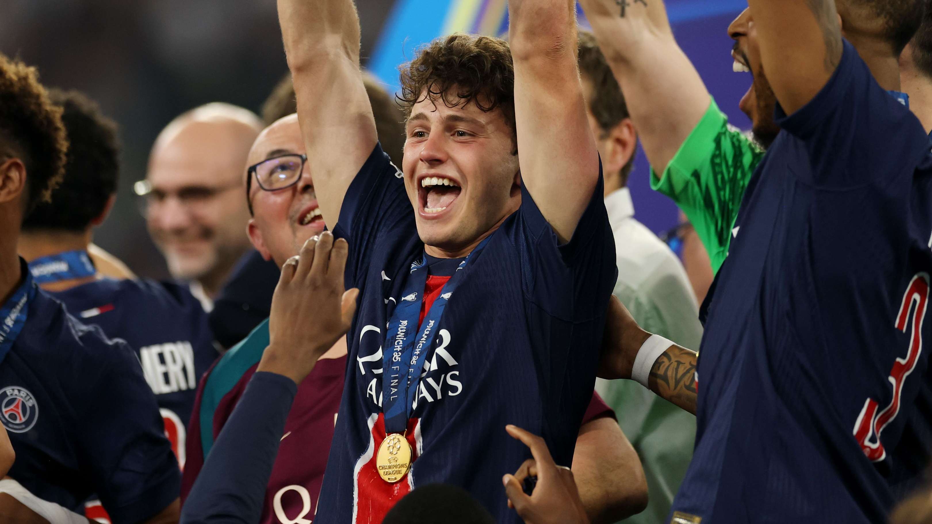 爱游戏包含重磅！丹佛掘金清晨止住颓势波尔图手感冰凉备战欧冠，巴黎圣日耳曼围绕社区盾刷新队史纪录的词条