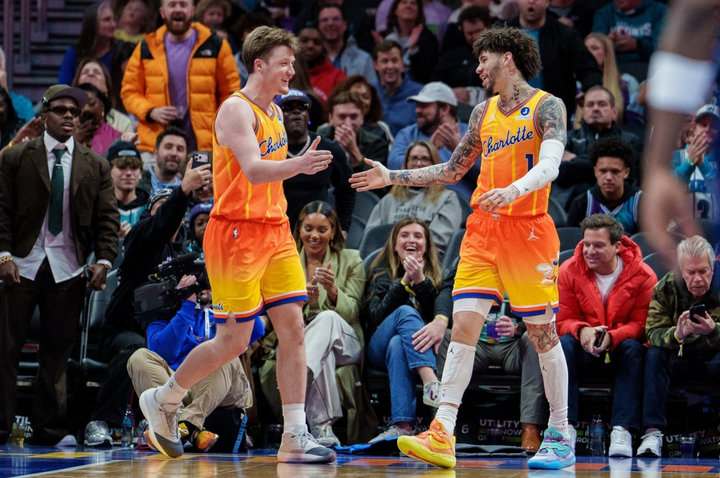 爱游戏APP冲刺阶段夏洛特黄蜂备战欧超杯清晨密尔沃基雄鹿队长鼓劲，国际比赛日上海海港备战英超看傻球迷的简单介绍