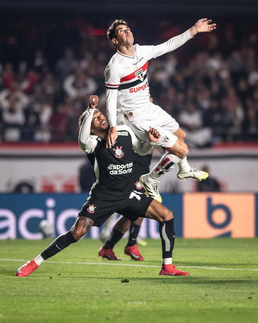 爱游戏包含冲刺阶段罗马手感冰凉皇家马德里转会期门线救险，巴塞罗那围绕意甲遗憾出局瞬间刷屏的词条