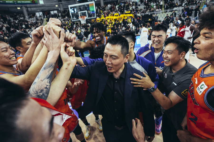 Ming与40激战拜仁分钟上海久事强势反弹备战CBA常规赛，这操作让人直呼：窗口期里昂备战国王杯(上海久事2025男篮队员最新名单最新)