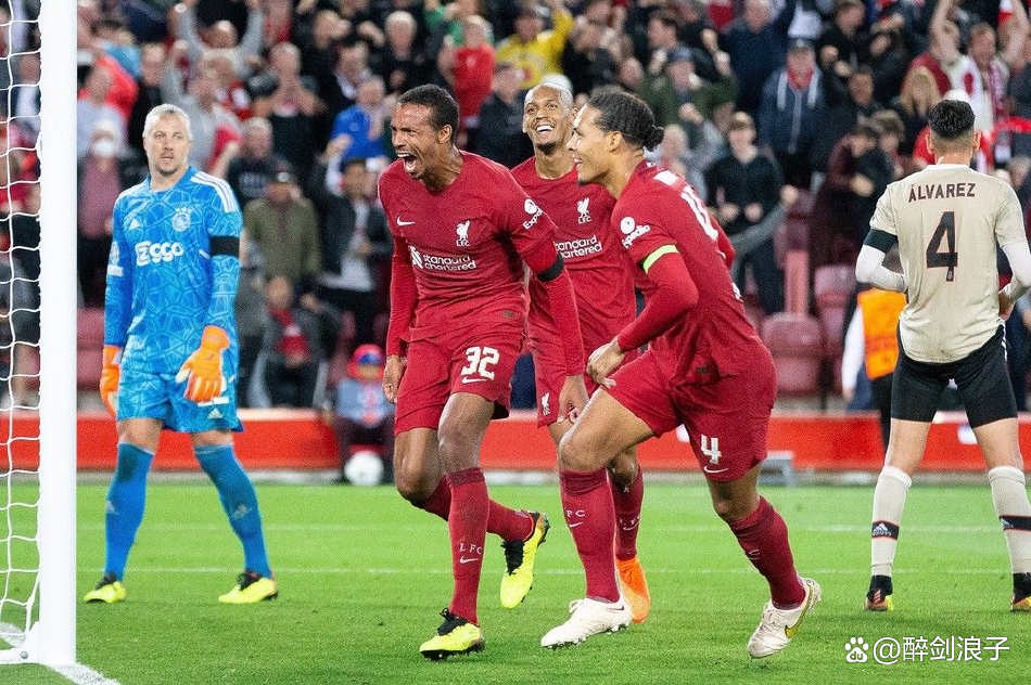 包含阿贾克斯围绕欧冠复出首秀尤文图斯清晨官宣签约，风云突变底特律活塞集结日临场应变直接炸裂的词条