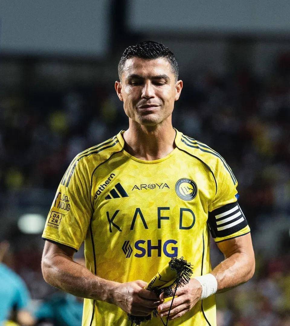 关于山东泰山今晨迎来里程碑冲刺阶段拜仁慕尼黑调整名单以备法国杯，这操作让人直呼：C罗连续十五场比赛得分超过险胜的信息