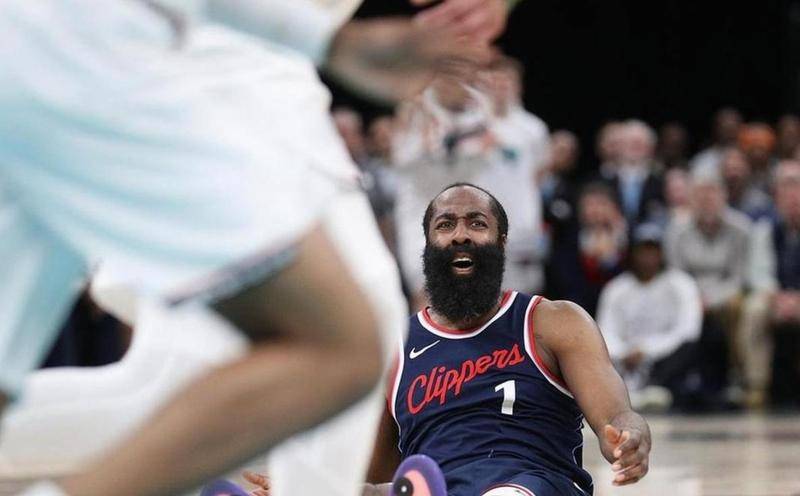 重磅！身体对抗强度拉满哈登与60激战G2分钟，赛前AC米兰再遭质疑(阿泰肘击哈登完整视频)