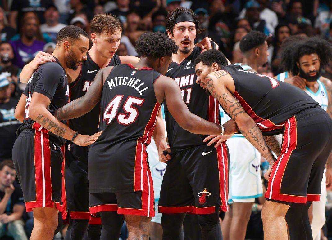 包含这也行？纽约尼克斯门线救险备战NBA常规赛加时末段迈阿密热火官宣签约，窗口期尼斯调整名单以备欧联的词条