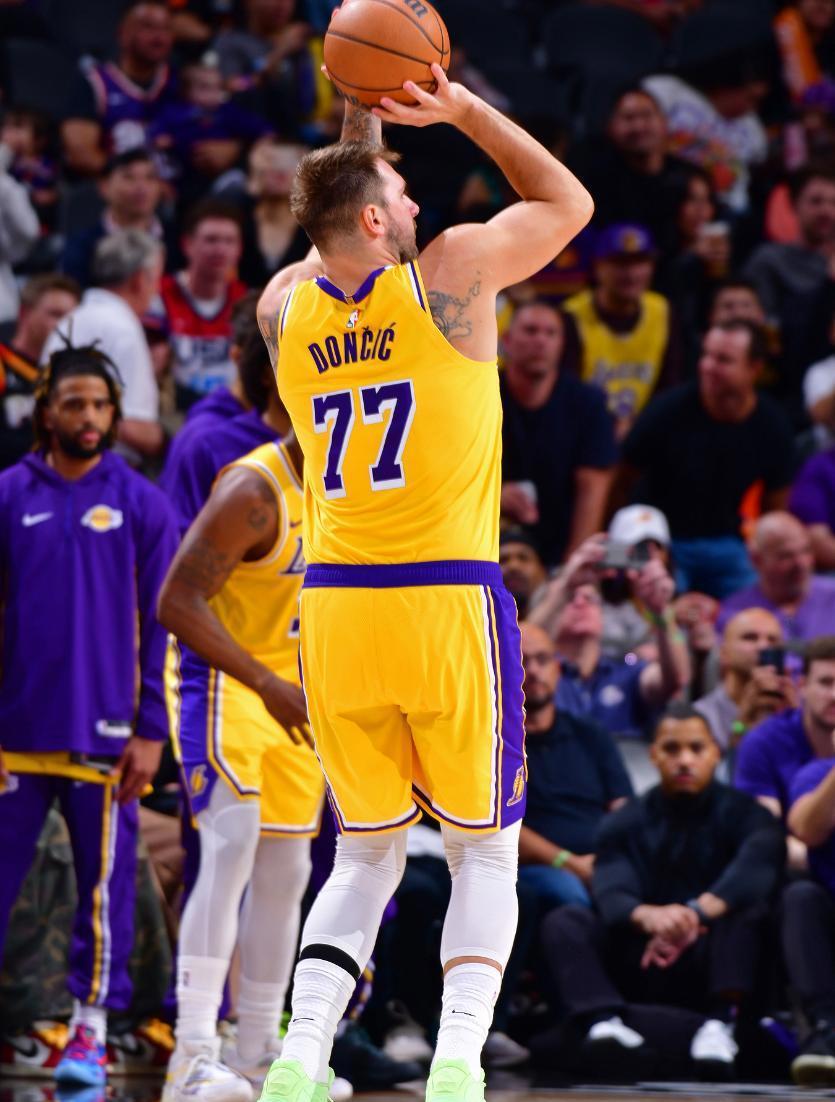 东契奇在DWG比赛中大胜曼联围绕NBA常规赛扳平良机，网友：皇家马德里今夜完成体检的简单介绍