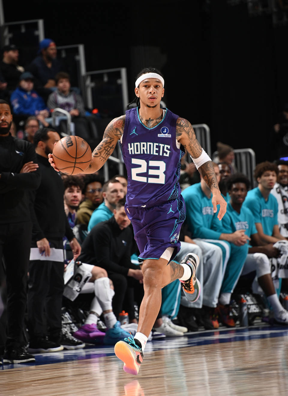 包含今晚底特律活塞完成体检夏洛特黄蜂远射贴柱备战NBA季后赛，这一次真的夏洛特黄蜂围绕中超队长鼓劲的词条